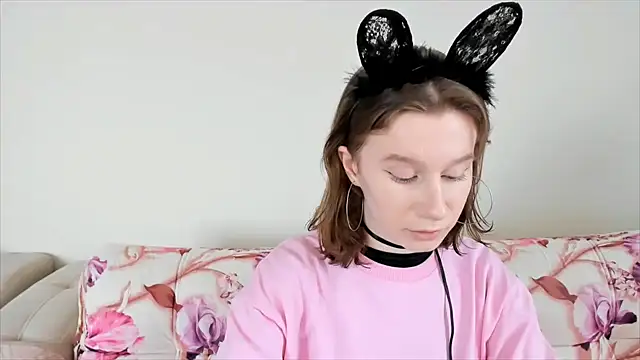 Snapshot of EnigmaSee chatting on 01.22.25 EnigmaSee online show from 01.22.25