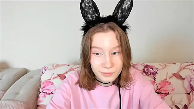 Snapshot of EnigmaSee chatting on 01.25.25 EnigmaSee online show from 01.25.25