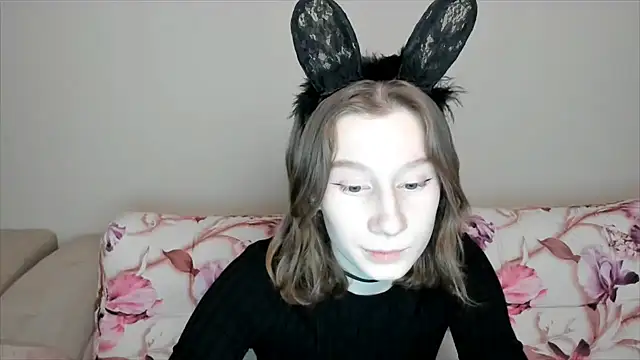 Snapshot of EnigmaSee chatting on 01.25.25 EnigmaSee online show from 01.25.25