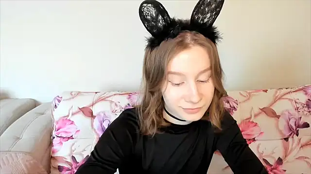 Snapshot of EnigmaSee chatting on 01.28.25 EnigmaSee online show from 01.28.25