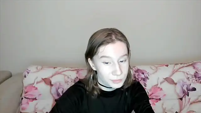 Snapshot of EnigmaSee chatting on 01.28.25 EnigmaSee online show from 01.28.25