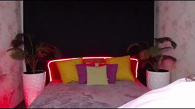 Snapshot of EnigmaSee chatting on 02.07.25 EnigmaSee online show from 02.07.25