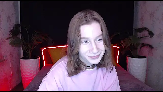 Snapshot of EnigmaSee chatting on 02.08.25 EnigmaSee online show from 02.08.25