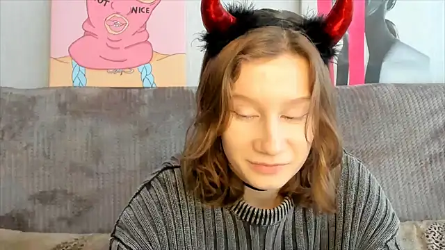 Snapshot of EnigmaSee chatting on 02.11.25 EnigmaSee online show from 02.11.25