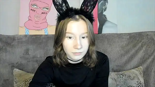 Snapshot of EnigmaSee chatting on 02.18.25 EnigmaSee online show from 02.18.25