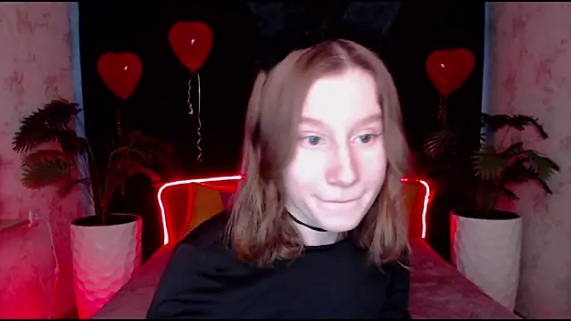 Snapshot of EnigmaSee chatting on 02.20.25 EnigmaSee online show from 02.20.25