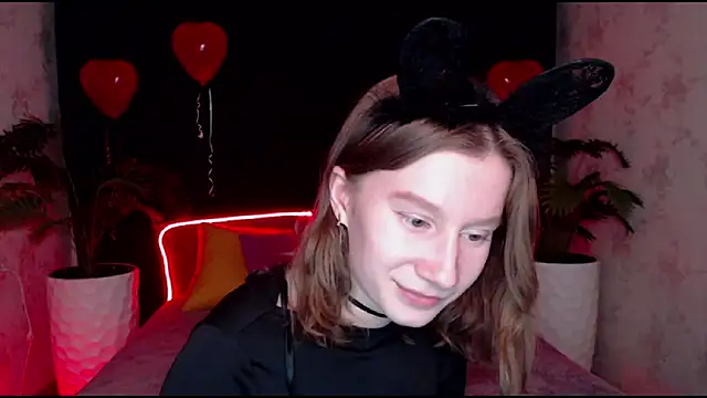 Snapshot of EnigmaSee chatting on 02.20.25 EnigmaSee online show from 02.20.25