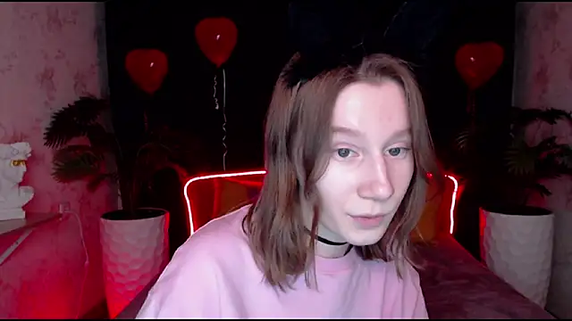 Snapshot of EnigmaSee chatting on 02.24.25 EnigmaSee online show from 02.24.25