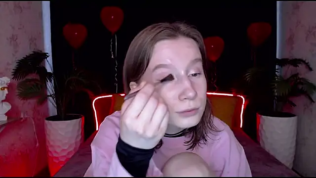 Snapshot of EnigmaSee chatting on 03.04.25 EnigmaSee online show from 03.04.25