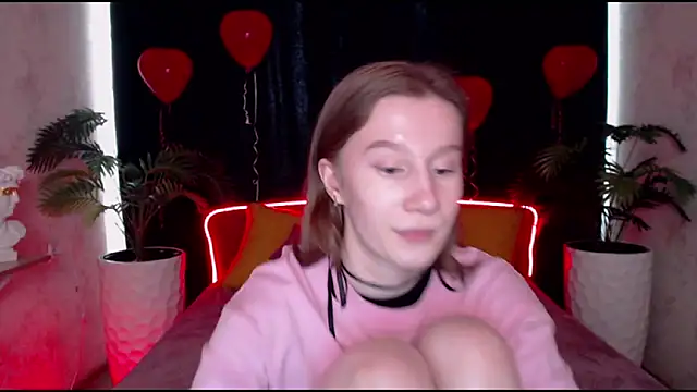 Snapshot of EnigmaSee chatting on 03.04.25 EnigmaSee online show from 03.04.25