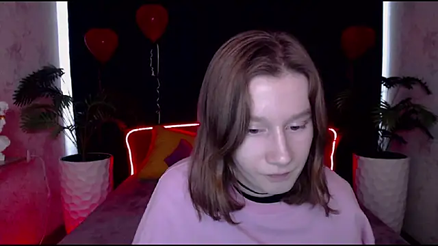 Snapshot of EnigmaSee chatting on 03.04.25 EnigmaSee online show from 03.04.25