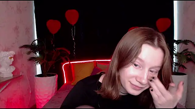 Snapshot of EnigmaSee chatting on 03.08.25 EnigmaSee online show from 03.08.25