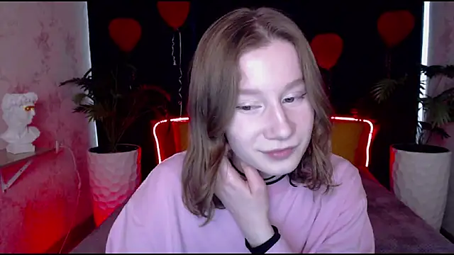 Snapshot of EnigmaSee chatting on 03.10.25 EnigmaSee online show from 03.10.25