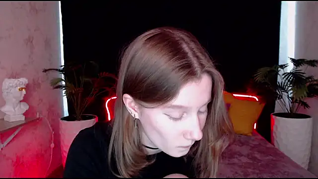 Snapshot of EnigmaSee chatting on 03.20.25 EnigmaSee online show from 03.20.25