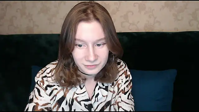 Snapshot of EnigmaSee chatting on 03.22.25 EnigmaSee online show from 03.22.25