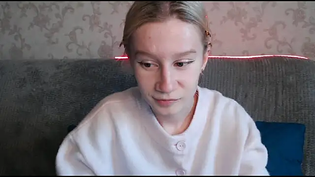 Snapshot of EnigmaSee chatting on 09.15.25 EnigmaSee online show from 09.15.25