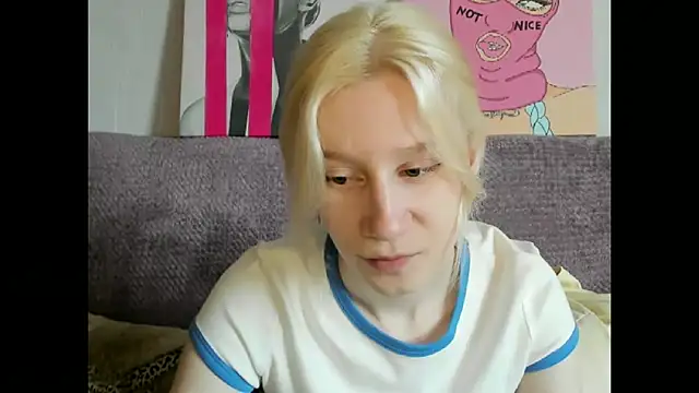 Snapshot of EnigmaSee chatting on 09.19.25 EnigmaSee online show from 09.19.25