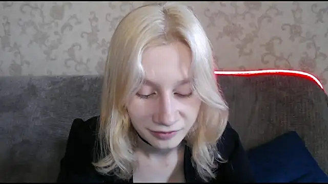 Snapshot of EnigmaSee chatting on 09.22.25 EnigmaSee online show from 09.22.25