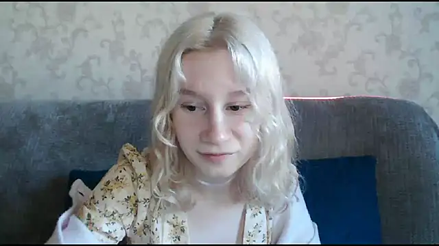 Snapshot of EnigmaSee chatting on 09.27.25 EnigmaSee online show from 09.27.25