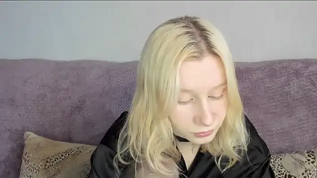 Snapshot of EnigmaSee chatting on 10.24.25 EnigmaSee online show from 10.24.25