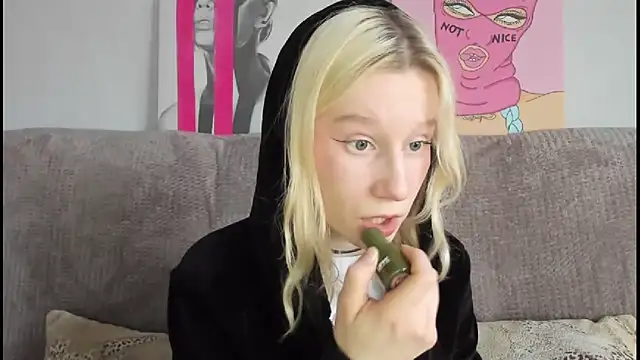 Snapshot of EnigmaSee chatting on 11.08.25 EnigmaSee online show from 11.08.25