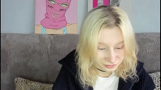 Snapshot of EnigmaSee chatting on 11.11.25 EnigmaSee online show from 11.11.25