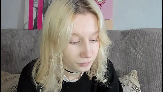 Snapshot of EnigmaSee chatting on 11.21.25 EnigmaSee online show from 11.21.25