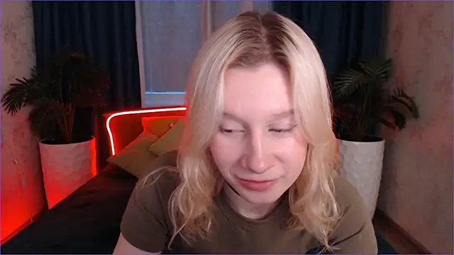 Snapshot of EnigmaSee chatting on 11.26.25 EnigmaSee online show from 11.26.25