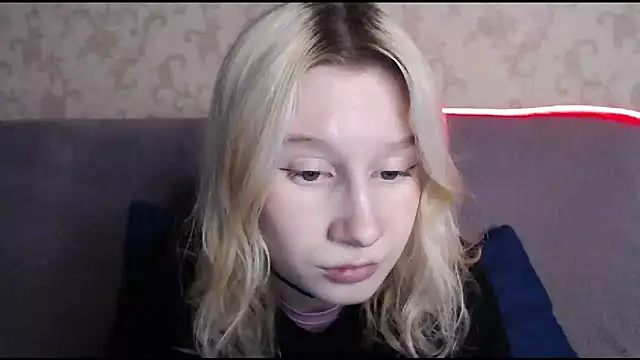 Snapshot of EnigmaSee chatting on 11.27.25 EnigmaSee online show from 11.27.25