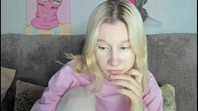 Snapshot of EnigmaSee chatting on 11.30.25 EnigmaSee online show from 11.30.25