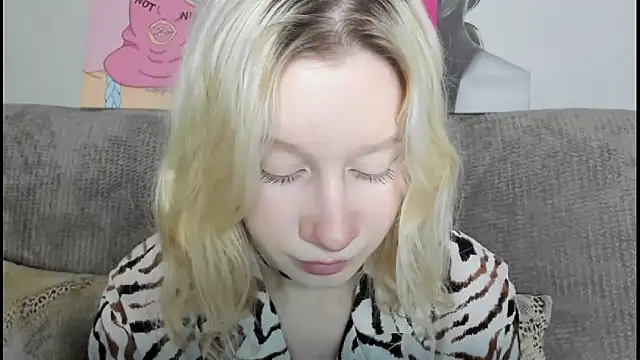 Snapshot of EnigmaSee chatting on 12.15.25 EnigmaSee online show from 12.15.25