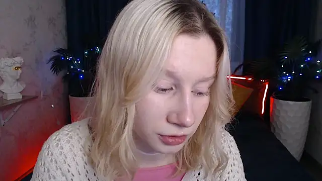 Snapshot of EnigmaSee chatting on 12.17.25 EnigmaSee online show from 12.17.25