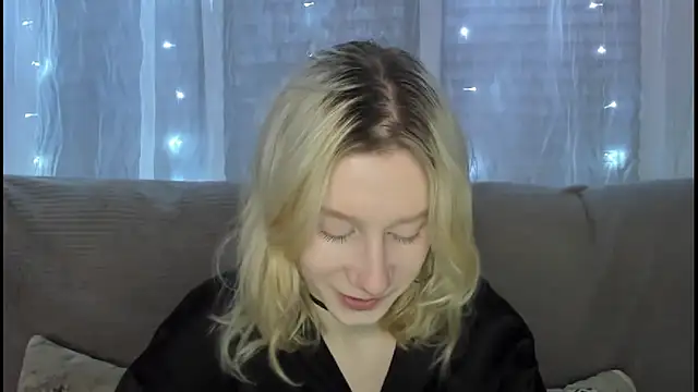 Snapshot of EnigmaSee chatting on 12.20.25 EnigmaSee online show from 12.20.25