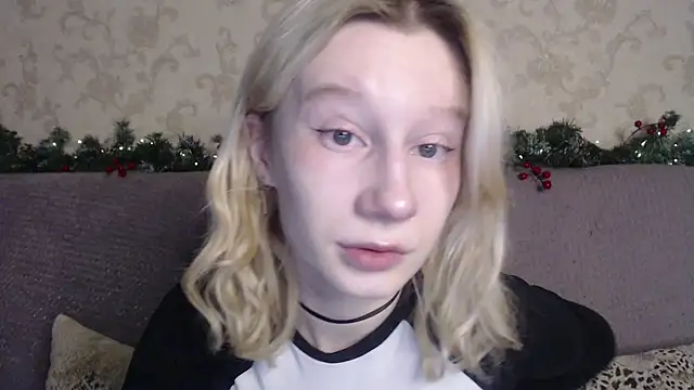 Snapshot of EnigmaSee chatting on 12.23.25 EnigmaSee online show from 12.23.25