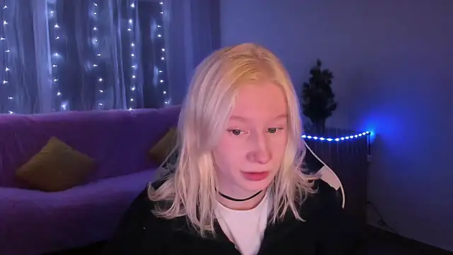 Snapshot of EnigmaSee chatting on 01.07.26 EnigmaSee online show from 01.07.26