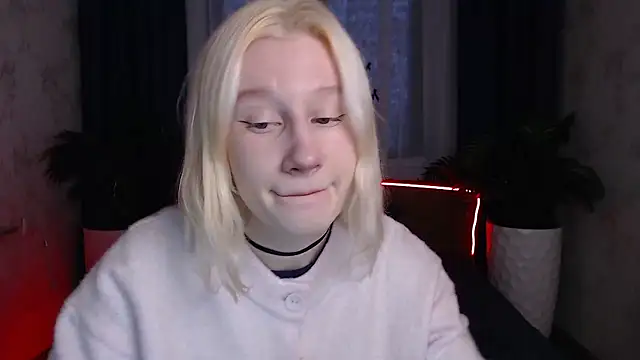 Snapshot of EnigmaSee chatting on 01.10.26 EnigmaSee online show from 01.10.26