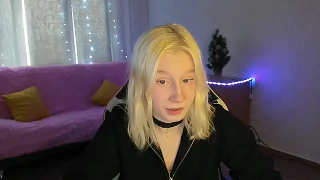 Snapshot of EnigmaSee chatting on 01.15.26 EnigmaSee online show from 01.15.26