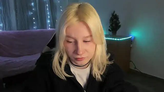 Snapshot of EnigmaSee chatting on 01.18.26 EnigmaSee online show from 01.18.26