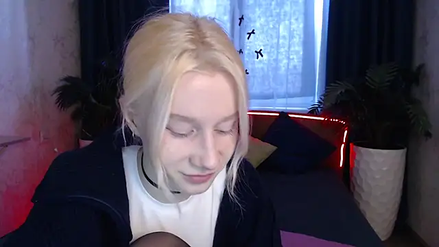 Snapshot of EnigmaSee chatting on 02.03.26 EnigmaSee online show from 02.03.26