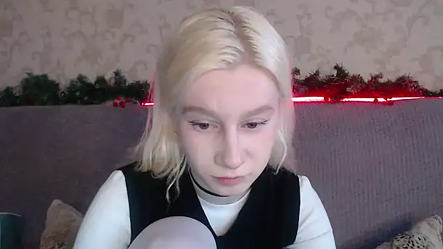 Snapshot of EnigmaSee chatting on 02.06.26 EnigmaSee online show from 02.06.26