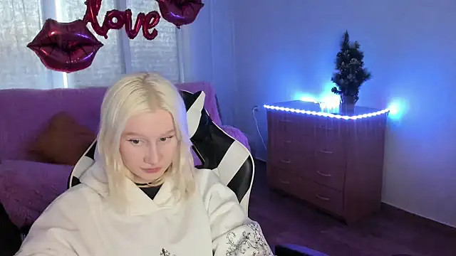 Snapshot of EnigmaSee chatting on 02.23.26 EnigmaSee online show from 02.23.26