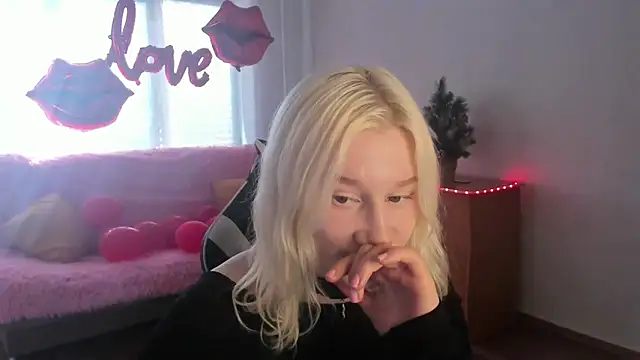 Snapshot of EnigmaSee chatting on 03.02.26 EnigmaSee online show from 03.02.26