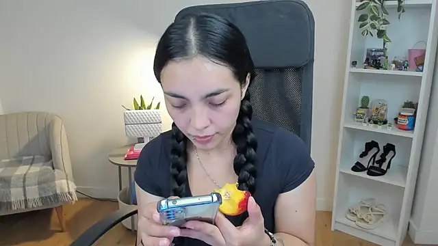  BellaEvans  online show from 05.25.26