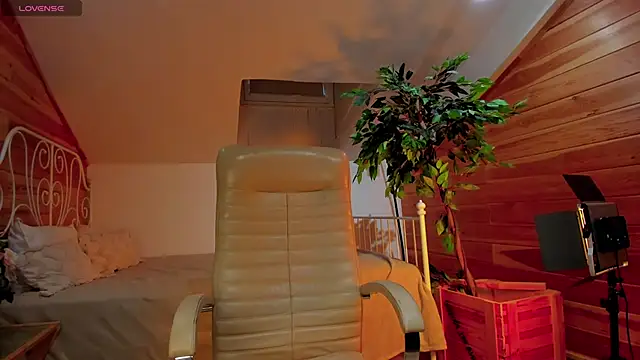 AdalynGlows online show from 04.11.26