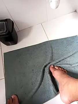 Snapshot of lobomisterioso13 chatting on 11.10.25 lobomisterioso13 online show from 11.10.25