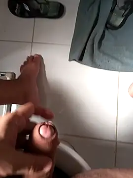 Snapshot of lobomisterioso13 chatting on 11.14.25 lobomisterioso13 online show from 11.14.25