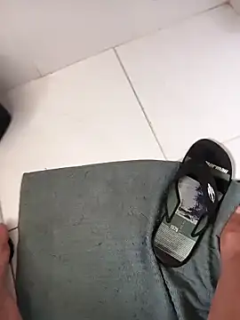 Snapshot of lobomisterioso13 chatting on 11.28.25 lobomisterioso13 online show from 11.28.25