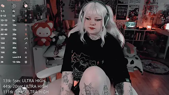 Snapshot of noori__hope chatting on 04.18.26 noori hope online show from 04.18.26