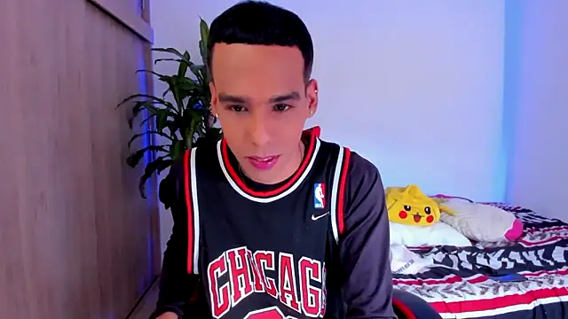 Snapshot of aldrinwhite chatting on 04.29.26 aldrinwhite online show from 04.29.26