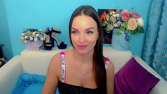 Snapshot of LindaaLu chatting on 12.11.24 LindaaLu online show from 12.11.24